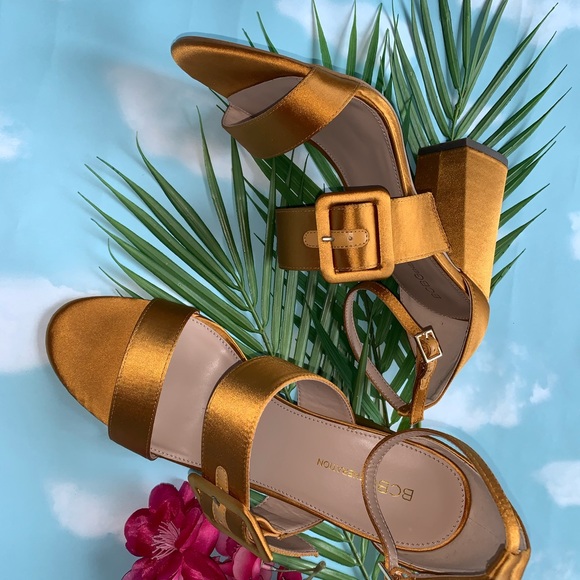 Gold Heel sandals - Picture 2 of 6